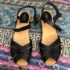 Size 41 fits US 11 Swedish Hasbeens never worn. No box.